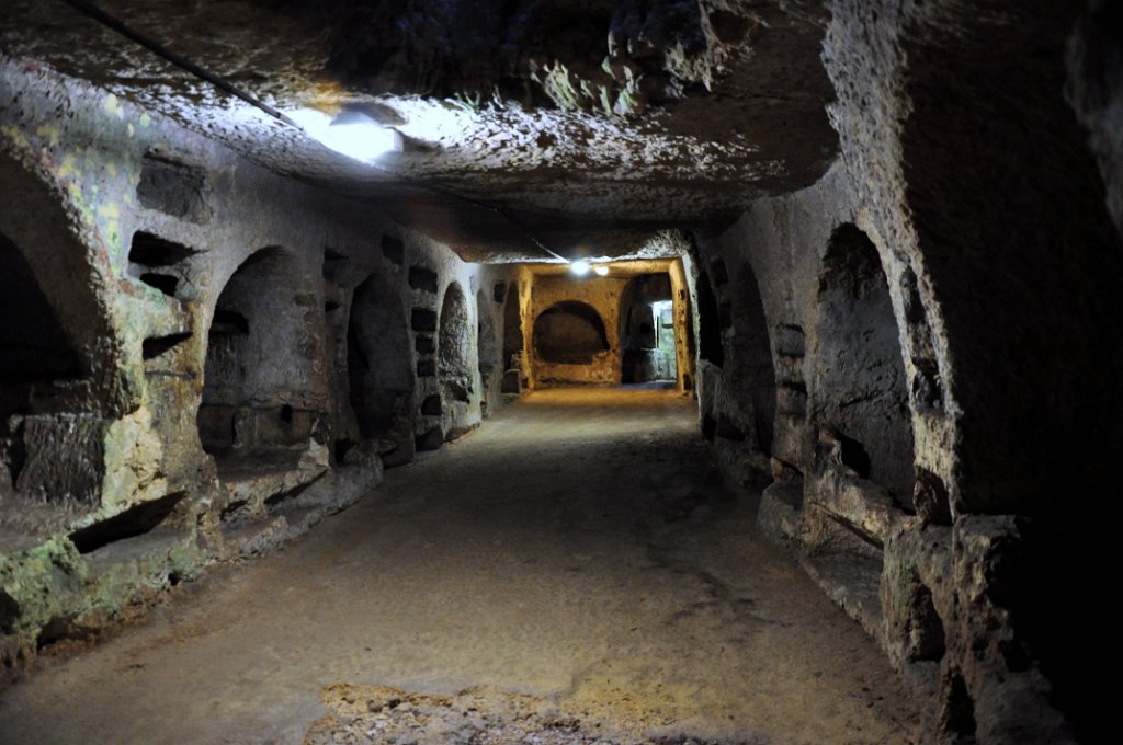 Siracusa - catacombe di S. Giovanni.JPG
